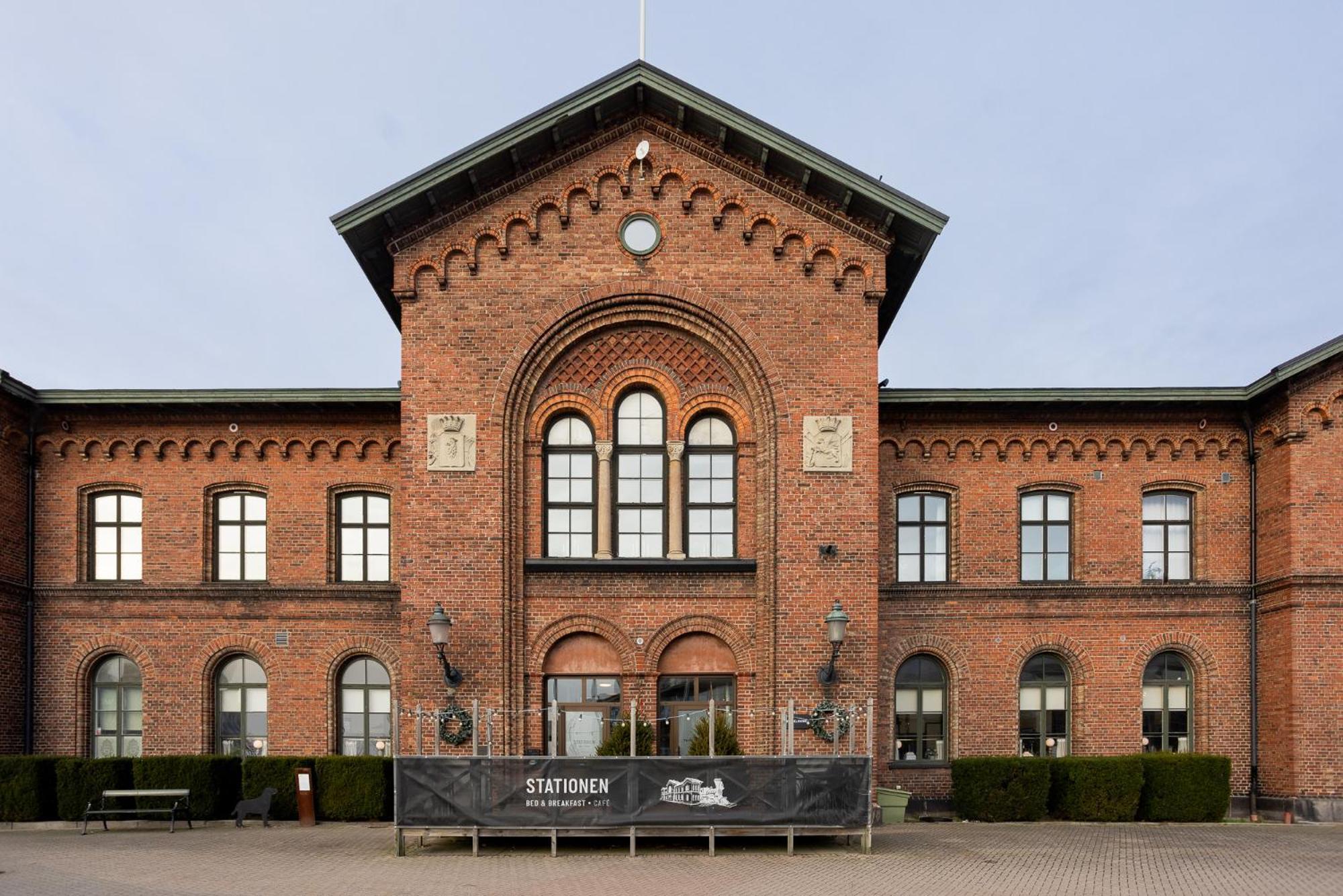Stationen Bed & Breakfast Ystad Bagian luar foto