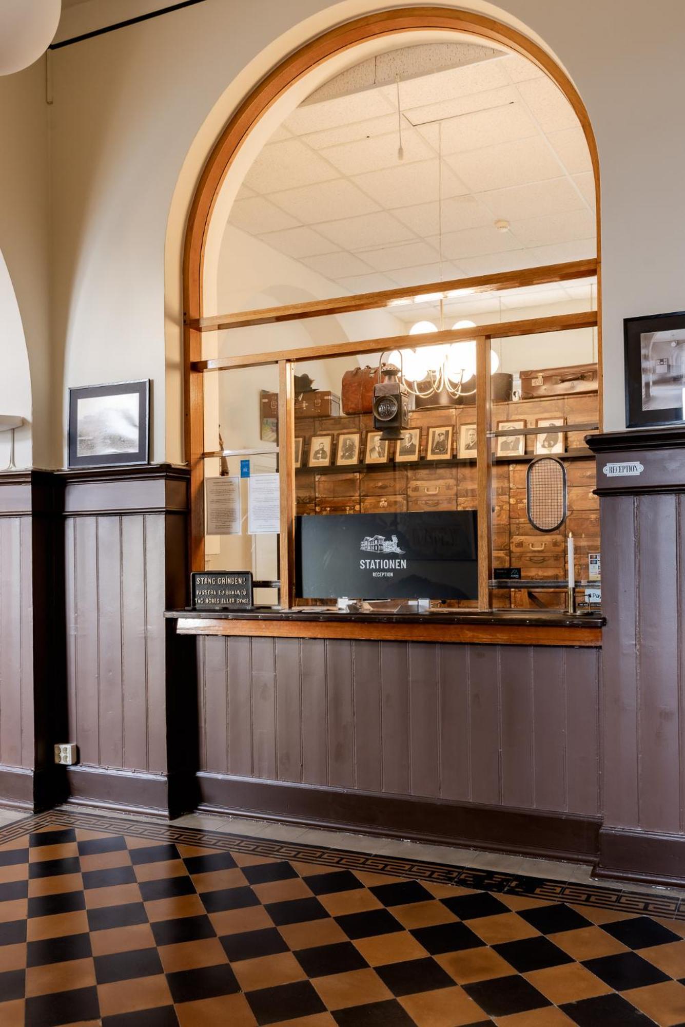Stationen Bed & Breakfast Ystad Bagian luar foto