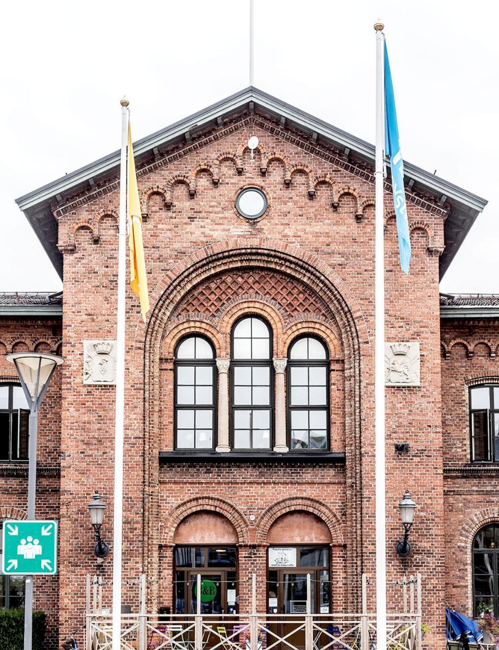 Stationen Bed & Breakfast Ystad Bagian luar foto